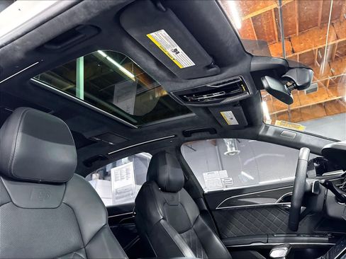 Used 2023 Audi S8 w/ S8 Comfort Plus Package AWD/4WD image 23