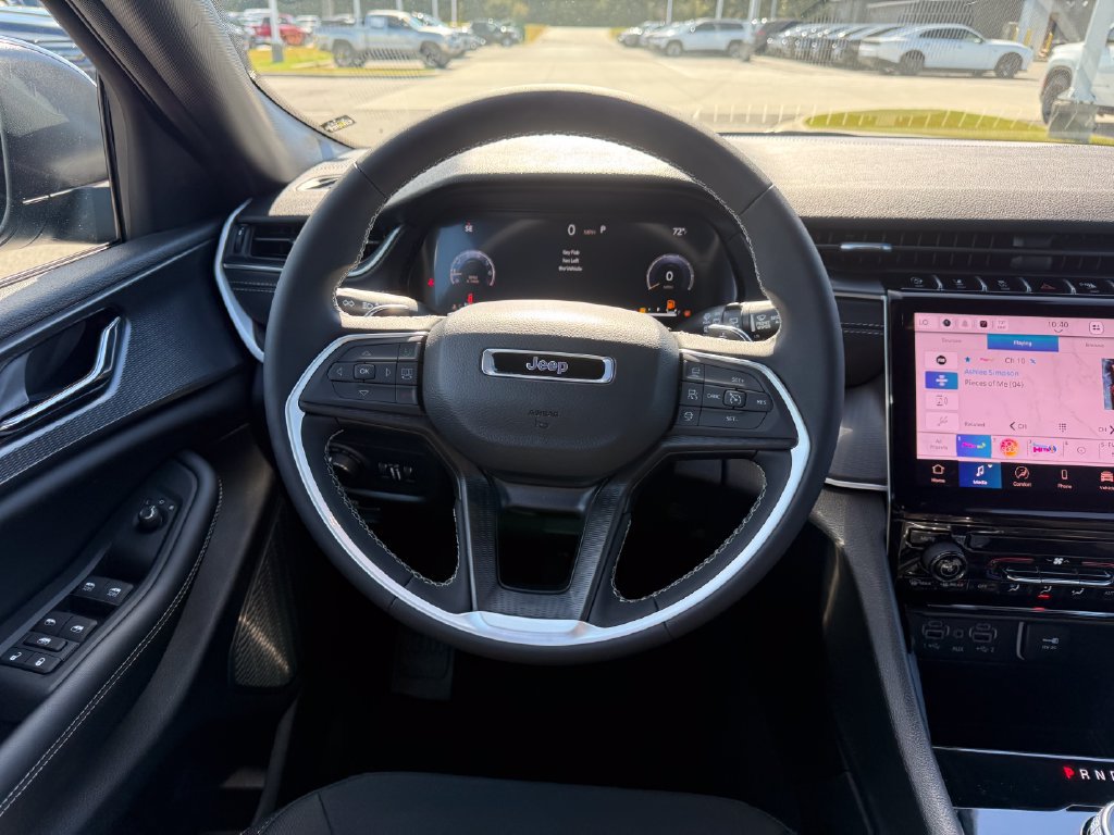 New 2027 Jeep Grand Cherokee Laredo RWD image 9