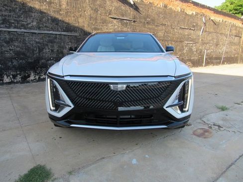 New 2025 Cadillac Lyriq Luxury image 2