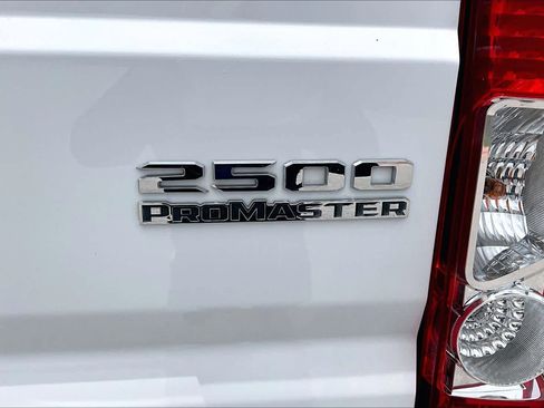 Used 2025 RAM ProMaster 2500 w/ Convenience Group FWD image 10