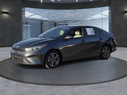 Used 2022 Kia Forte LXS FWD image 2