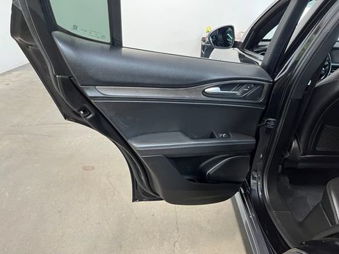 Used 2022 Alfa Romeo Stelvio Ti AWD/4WD image 19