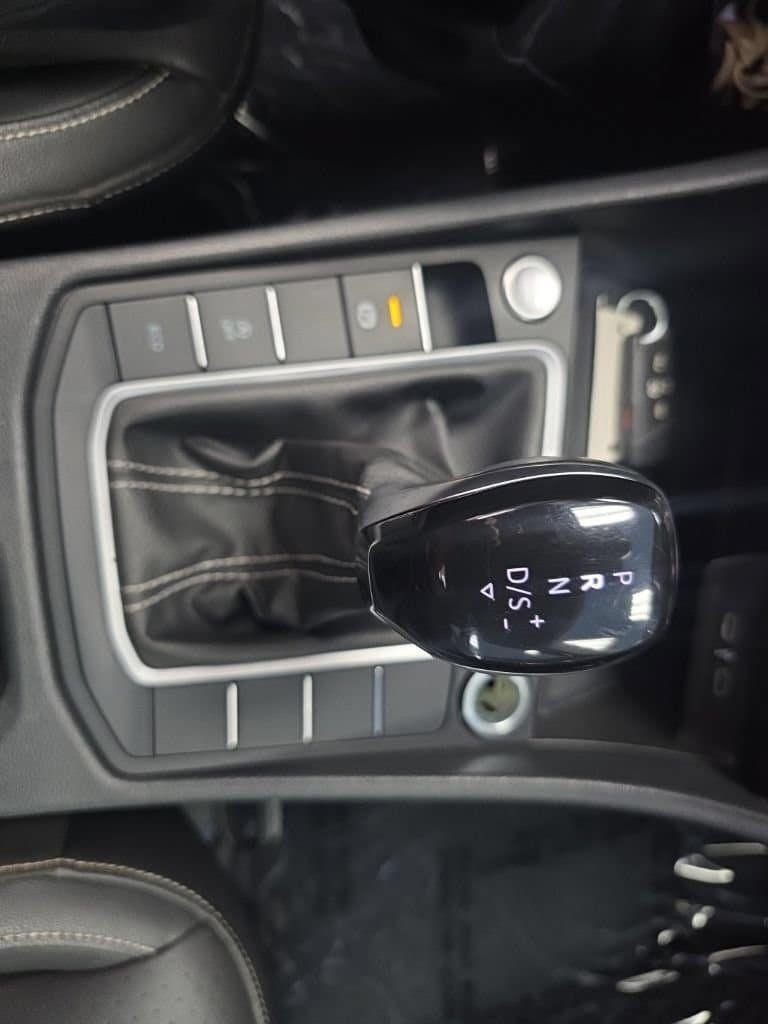 Used 2024 Volkswagen Jetta SE FWD image 23