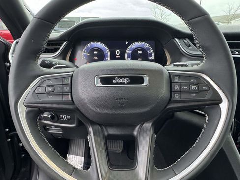 Used 2024 Jeep Grand Cherokee L Altitude image 17