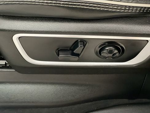 Used 2019 RAM 1500 Laramie image 15