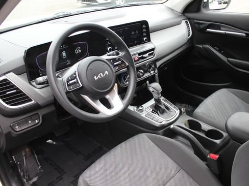 Used 2024 Kia Seltos LX AWD/4WD image 3