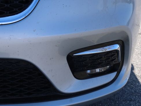 Used 2023 Chrysler Pacifica Touring-L image 15