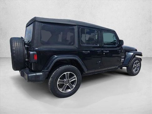 Used 2023 Jeep Wrangler Unlimited Sahara w/ Cold Weather Group AWD/4WD image 7