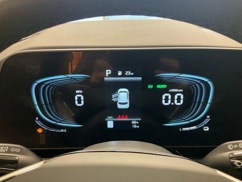 New 2025 Kia Niro EX Touring image 16