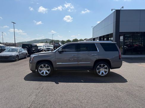 Used 2018 Cadillac Escalade Premium Luxury AWD/4WD image 6