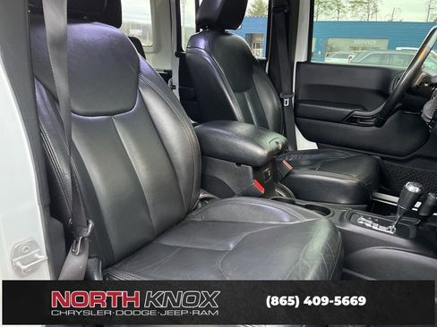 Used 2015 Jeep Wrangler Unlimited Sahara image 11