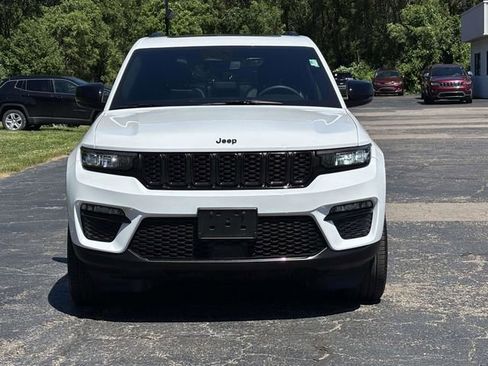 Used 2024 Jeep Grand Cherokee Limited w/ Black Appearance Package AWD/4WD image 28