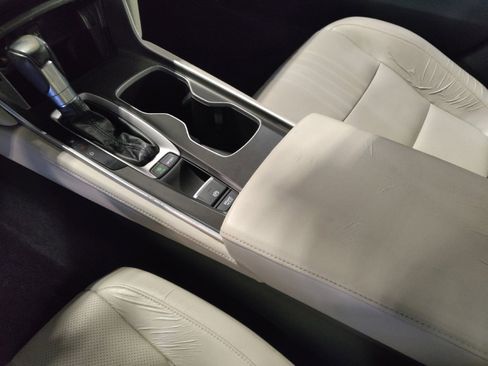 Used 2018 Honda Accord Touring image 26