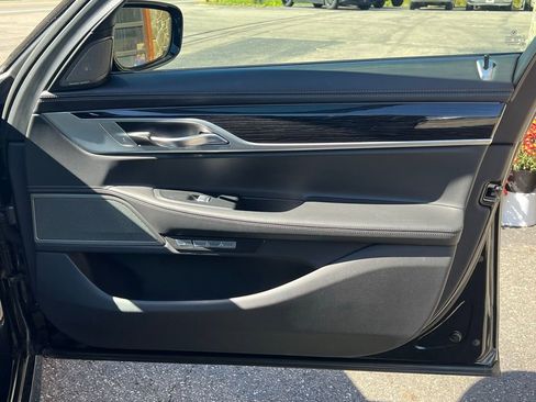 Used 2018 BMW 750i xDrive image 26