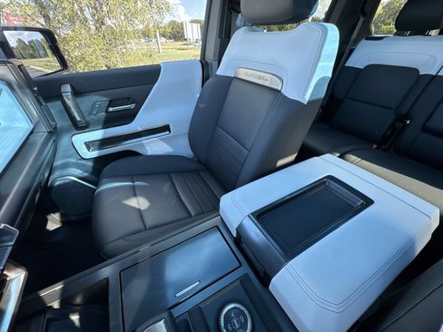 Used 2024 GMC Hummer EV 3X w/ Omega Edition AWD/4WD image 21