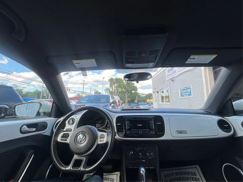 Used 2015 Volkswagen Beetle 1.8T Classic FWD image 23