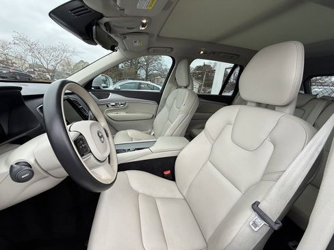 Used 2022 Volvo XC90 T5 Momentum w/ Advanced Package image 2