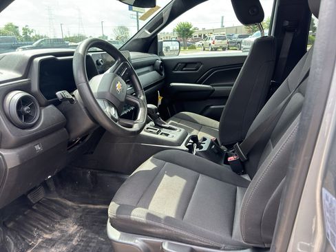 Used 2023 Chevrolet Colorado W/T RWD image 3
