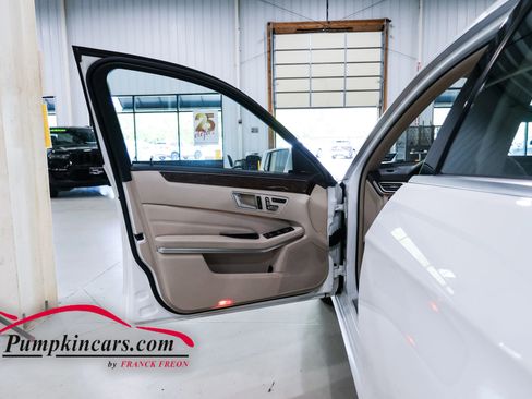 Used 2016 Mercedes-Benz E 350 4MATIC Sedan w/ Premium Package image 11
