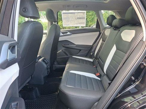 New 2025 Volkswagen Taos SEL image 8