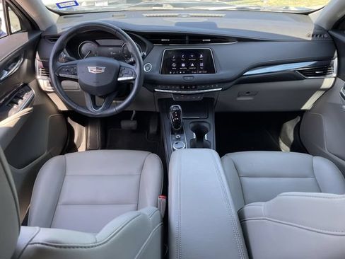 Used 2023 Cadillac XT4 Luxury w/ Cold Weather Package FWD image 10