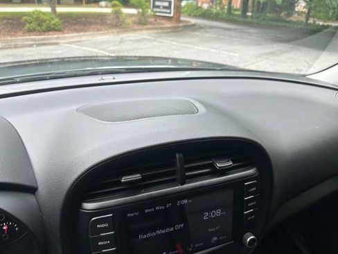 Used 2022 Kia Soul LX FWD image 25