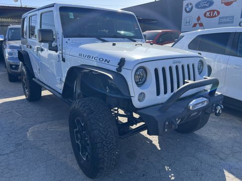 Used 2015 Jeep Wrangler Unlimited Rubicon w/ Connectivity Group AWD/4WD image 6