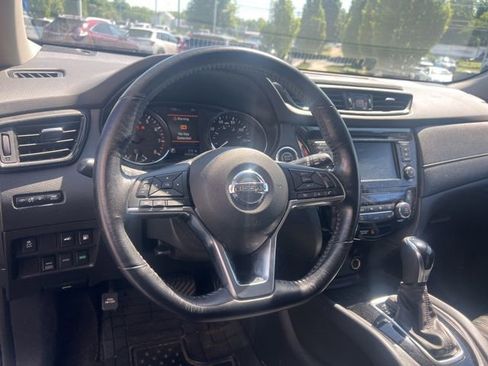 Used 2018 Nissan Rogue SV AWD/4WD image 14