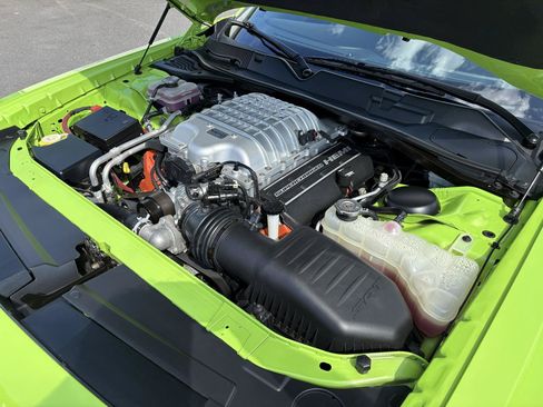Used 2015 Dodge Challenger SRT Hellcat RWD image 17