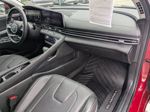 Used 2022 Hyundai Elantra Limited FWD image 17