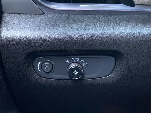 Used 2022 Chevrolet Traverse LS FWD image 16