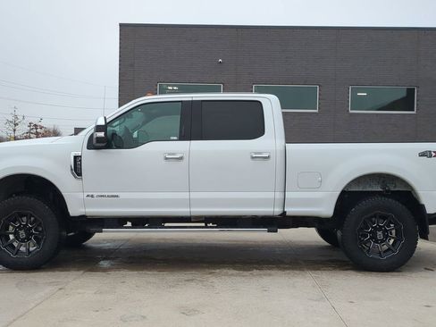 Used 2017 Ford F250 XLT w/ XLT Premium Package image 2