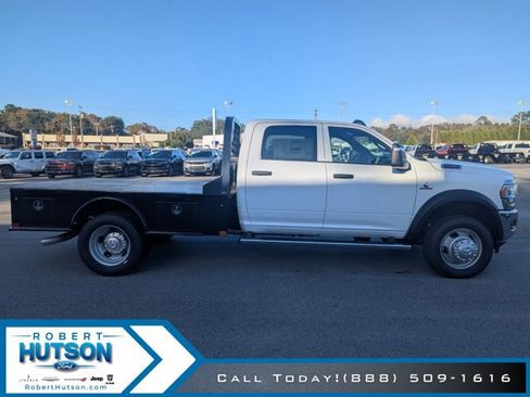New 2024 RAM 5500 Tradesman w/ Chrome Appearance Group AWD/4WD image 6