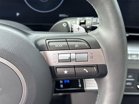 Used 2024 Hyundai Kona Limited image 11