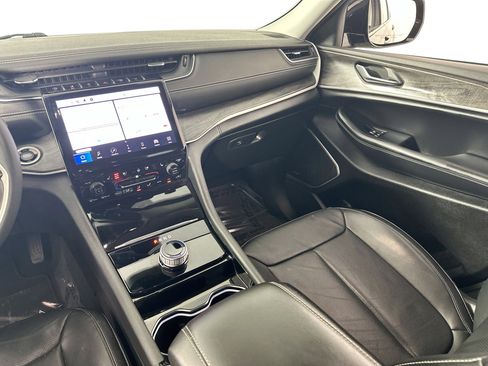 Used 2023 Jeep Grand Cherokee Limited w/ Luxury Tech Group II image 25