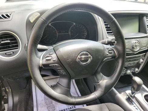 Used 2020 Nissan Pathfinder SV AWD/4WD image 10
