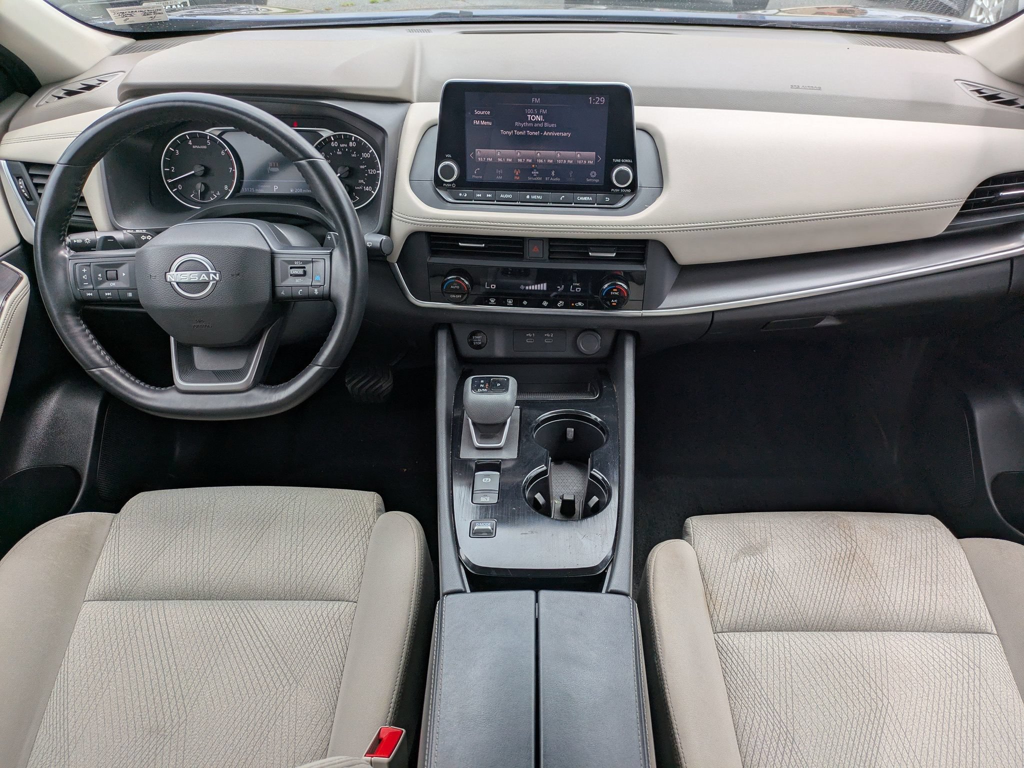 Certified 2025 Nissan Rogue SV FWD image 16