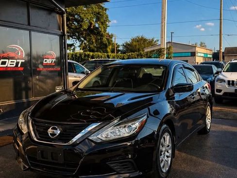 Used 2017 Nissan Altima 2.5 S w/ Power Driver Seat Package FWD image 1