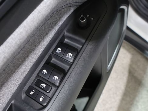 Used 2024 Jeep Compass Latitude AWD/4WD image 14