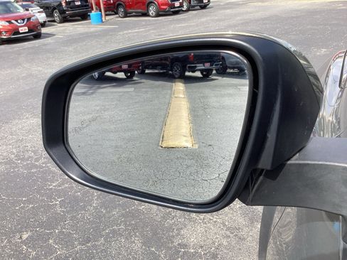 Used 2024 Toyota Tacoma TRD Sport image 32