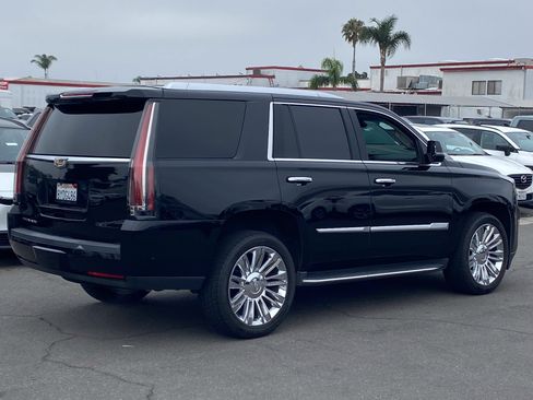 Used 2019 Cadillac Escalade Luxury AWD/4WD image 3