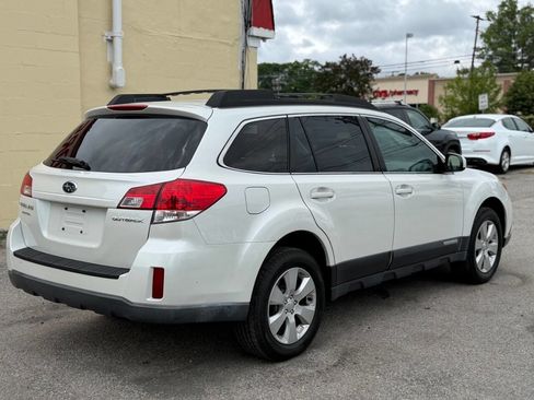 Used 2010 Subaru Outback 2.5i Premium AWD/4WD image 8