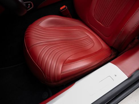 Used 2019 Aston Martin DB11 Volante RWD image 65