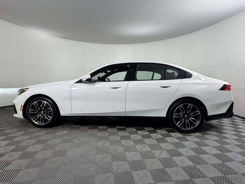 Used 2026 BMW 530i xDrive w/ M Sport Package AWD/4WD image 11