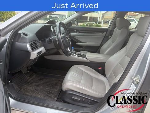 Used 2018 Honda Accord Touring image 17