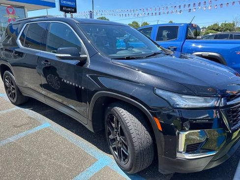 Used 2022 Chevrolet Traverse LT w/ LPO, Black Accent Package AWD/4WD image 2