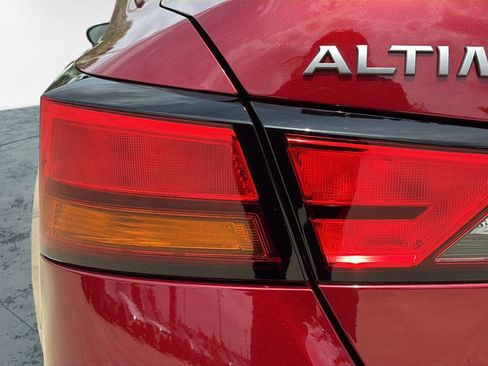 Used 2025 Nissan Altima 2.5 SL AWD/4WD image 39