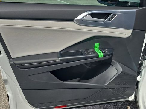 New 2026 Volkswagen Taos SE FWD image 13