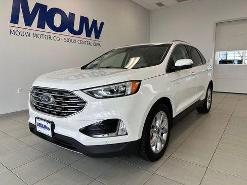 Used 2020 Ford Edge Titanium image 2