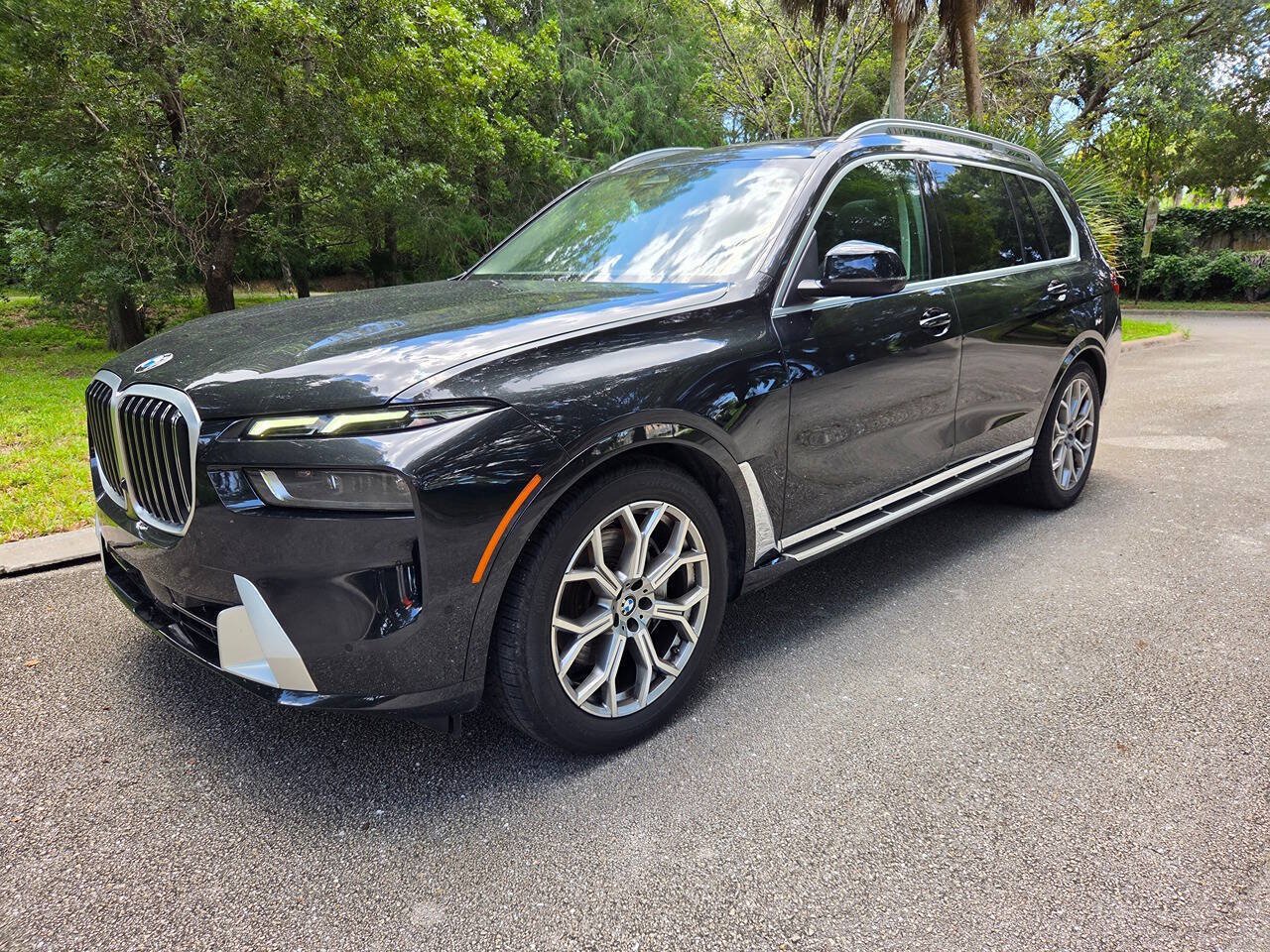 Used 2025 BMW X7 xDrive40i AWD/4WD image 3